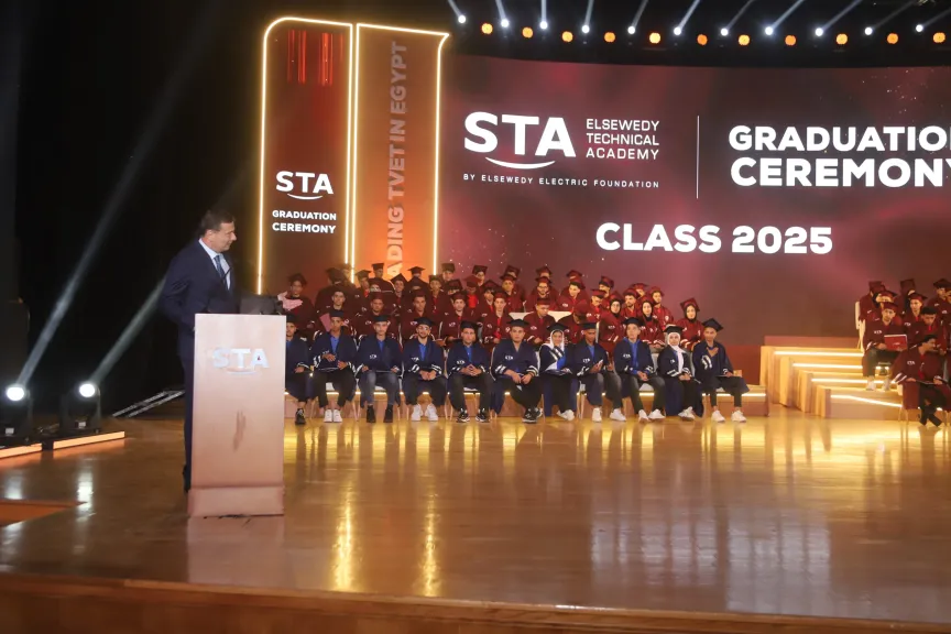 وزير الزراعة يشهد حفل تخرج الدفعة الـ 12 لأكاديمية السويدي للتعليم الفني