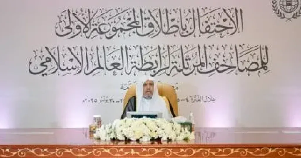 د.العيسى يلقى خطبة الجمعة ويؤم المصلين فى جامع الاستقلال بجاكرتا