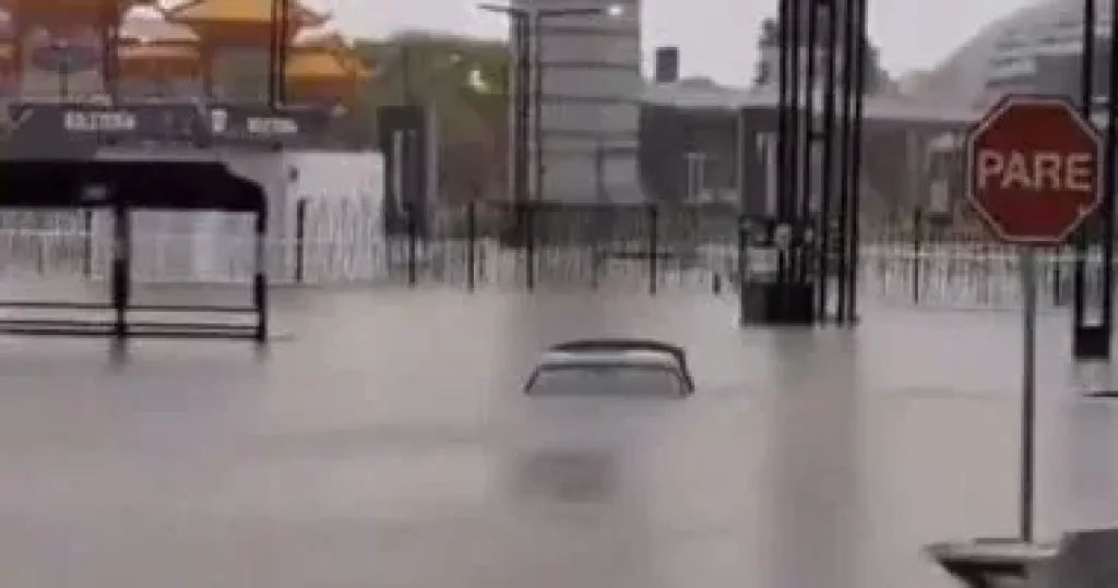 الفيضانات والسيول تجتاح إسرائيل وتغلق عدة شوارع ومناطق