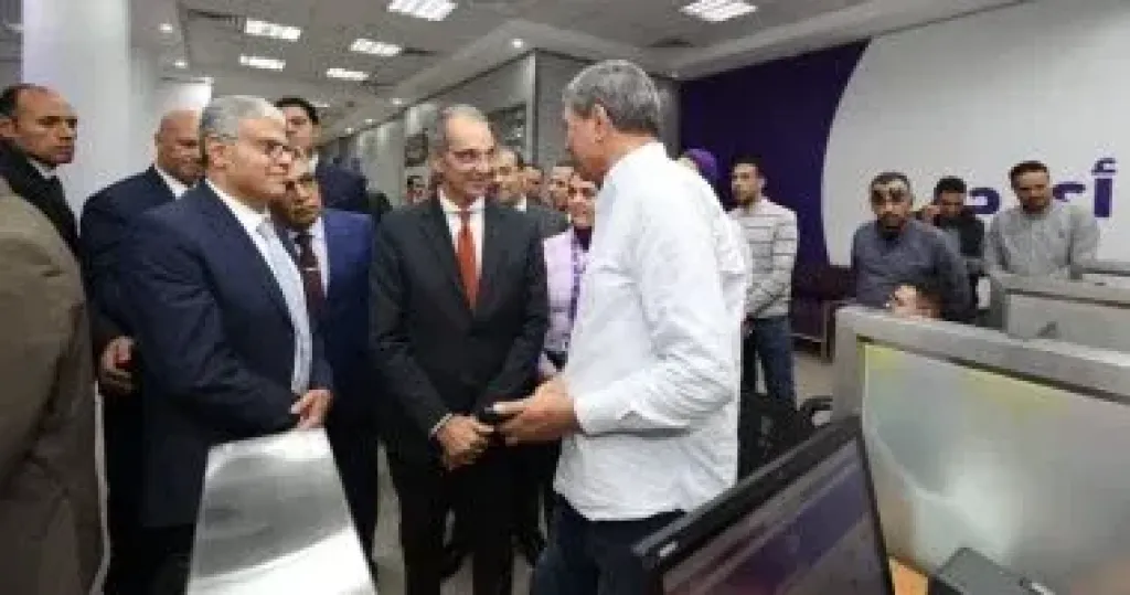 وزير الاتصالات فى الدقهلية: تطوير البريد والمدارس والمستشفيات الرقمية