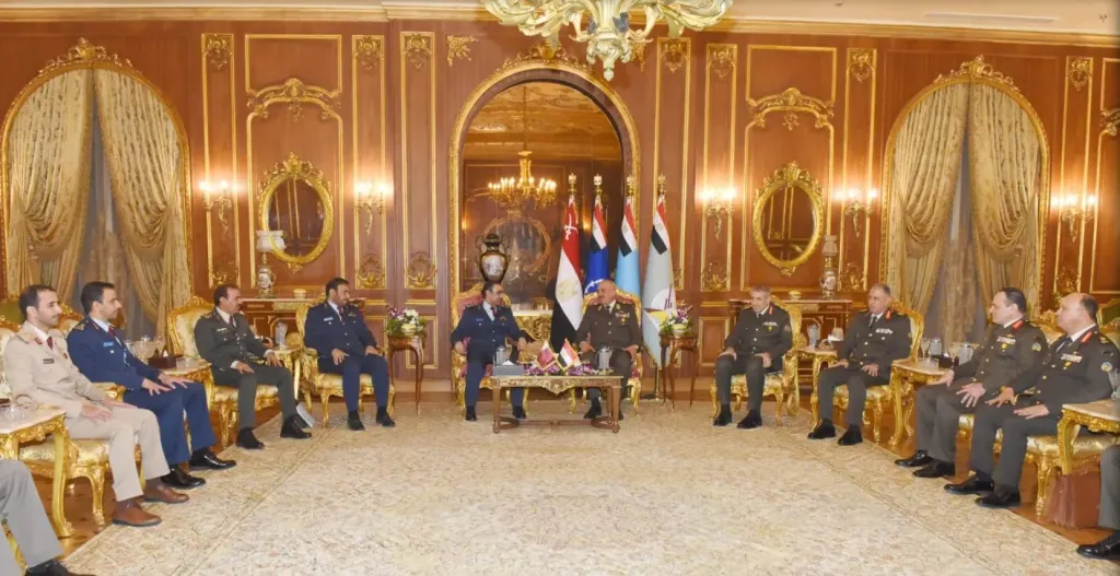 الفريق أحمد خليفة يلتقى رئيس أركان القوات المسلحة القطرية|صور