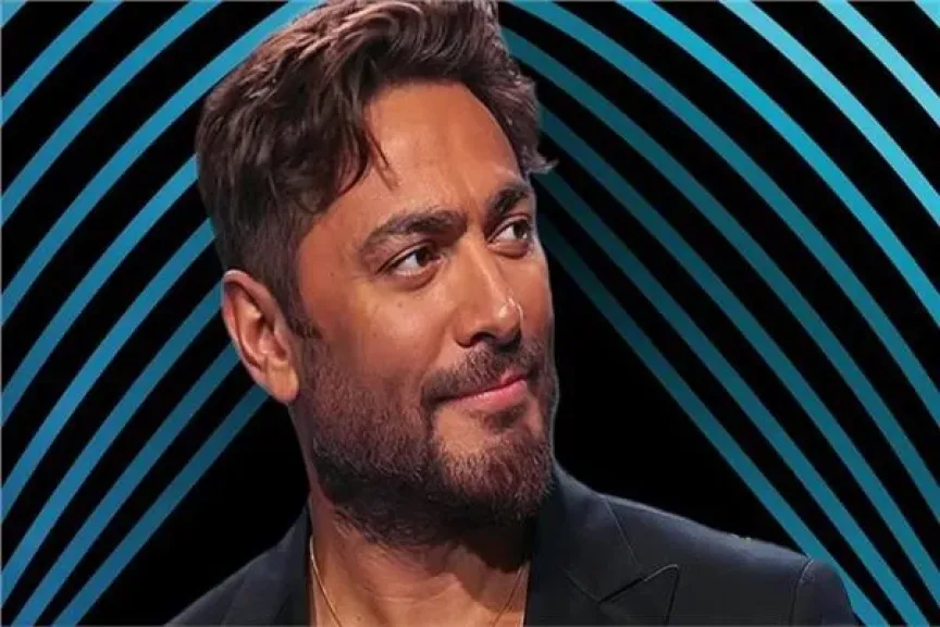 أول ظهور لـ تامر حسني أثناء صلاة الجمعة بعد خضوعه لعملية جراحية