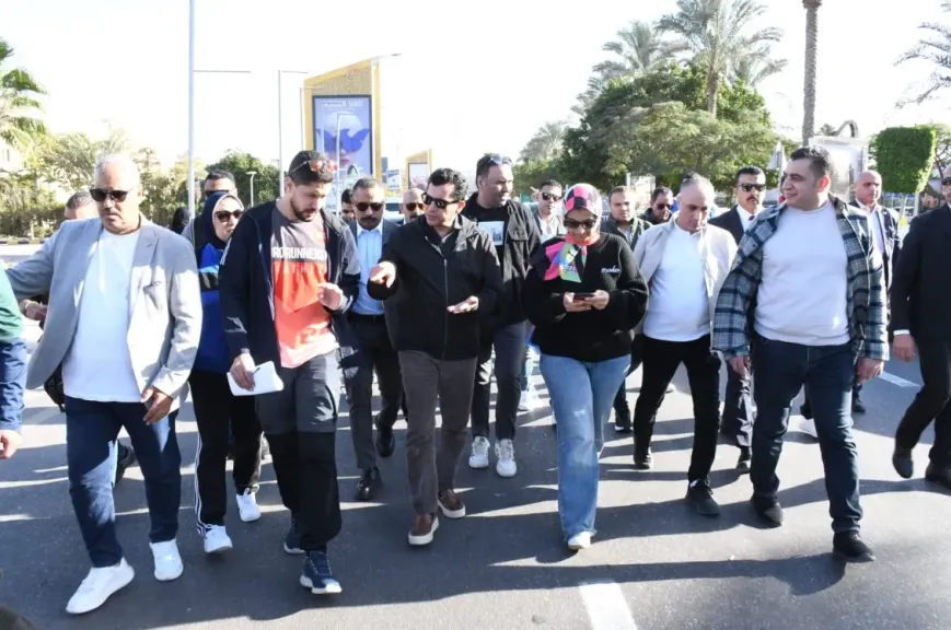 وزير الشباب والرياضة يتفقد خط سير ماراثون زايد الخيري بمدينة الشيخ زايد