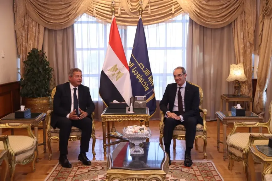 تعزيز التعاون بين الاتصالات والأعلى للإعلام لتطوير بيئة إعلامية أكثر انضباطًا ورقمنة