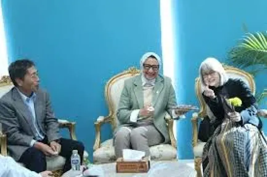 نائب محافظ الوادي الجديد تلتقي وفدًا من وحدة المدارس المصرية اليابانية