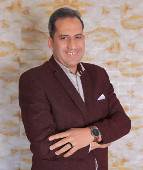 المخرجة هند عادل تهنئ أحمد محمد يوسف بتعيينه أمينًا لكلية الطب البشري بجامعة الزقازيق