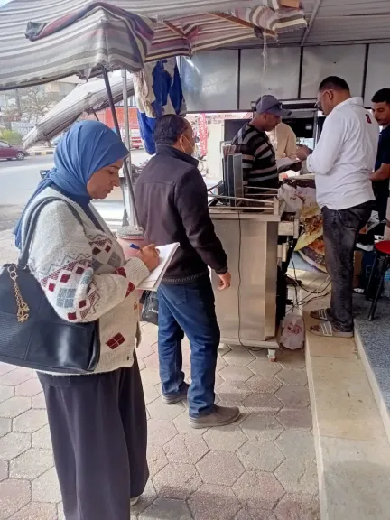 مديريه العمل تقوم بالتفتيش على المنشات الصناعيه والتجاريه لتطبيق قانون العمل الجديد