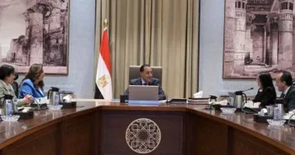 رئيس الوزراء يتابع مع محافظ البحيرة الموقف التنفيذي للمشروعات التنموية والخدمية