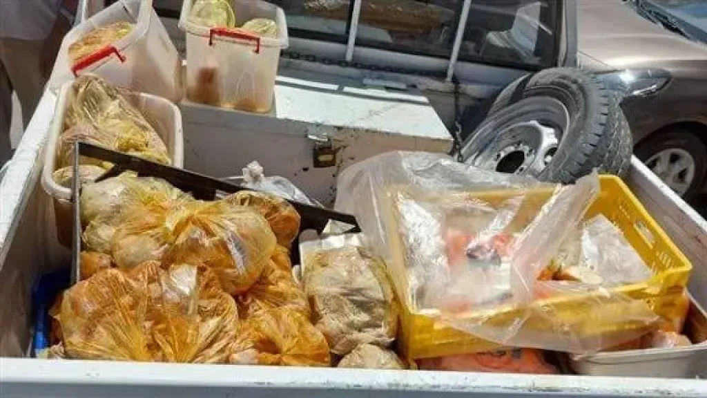 ضبط 140 كيلو أغذية غير صالحة للاستهلاك الآدمي في حملة تموينية بالجيزة