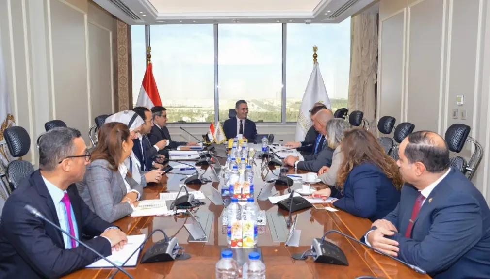 وزير التموين وبلومبرج جرين العالمية يستعرضان التعاون في تطوير البنية التحتية لتخزين الحبوب