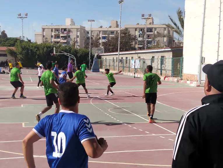 محافظ أسيوط يهنئ فريق اليد بتحقيق المركز الثالث بدوري مراكز الشباب بالإسكندرية