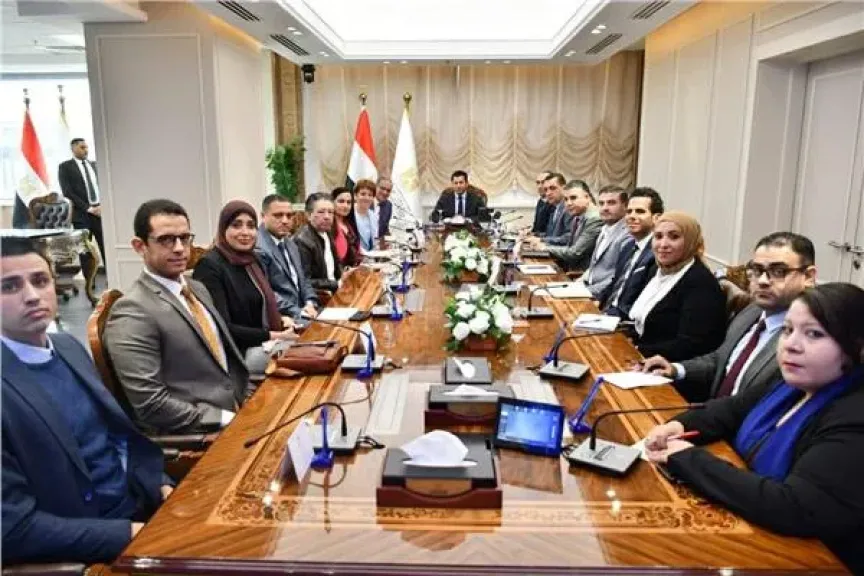 وزير الرياضة يبحث مع وفد لندن مستجدات اعتماد المعمل المصري للمنشطات