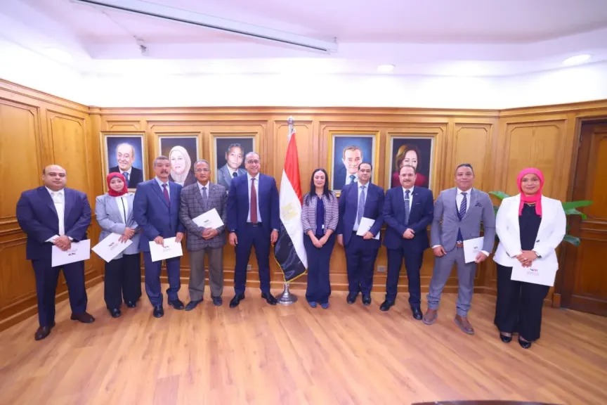 مايا مرسي تكرّم قطاعات التركات والعقارات والشؤون القانونية ببنك ناصر تقديرًا لإنجازاتهم