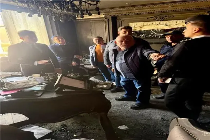 النيابة الإدارية تعاين حريق سوق الخواجات بالمنصورة