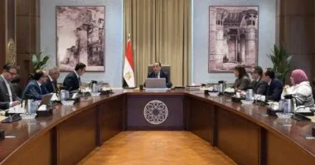 رئيس الوزراء يستعرض المخطط الهيكلى والرؤية التنموية لمنطقة غرب رأس الحكمة