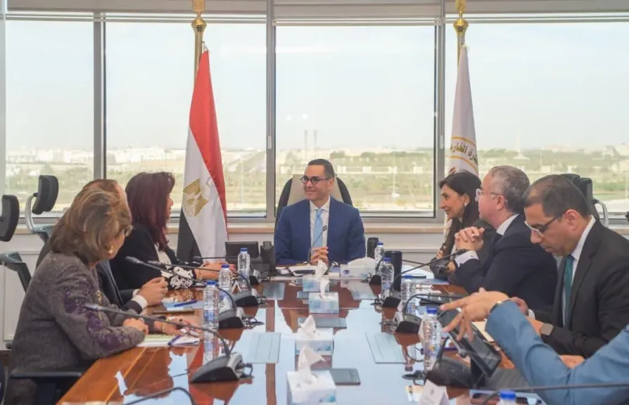 وزير الاستثمار يبحث مع اتحاد المستثمرات العرب تعزيز التعاون المشترك لفتح آفاق استثمارية جديدة في أفريقيا والمنطقة العربية