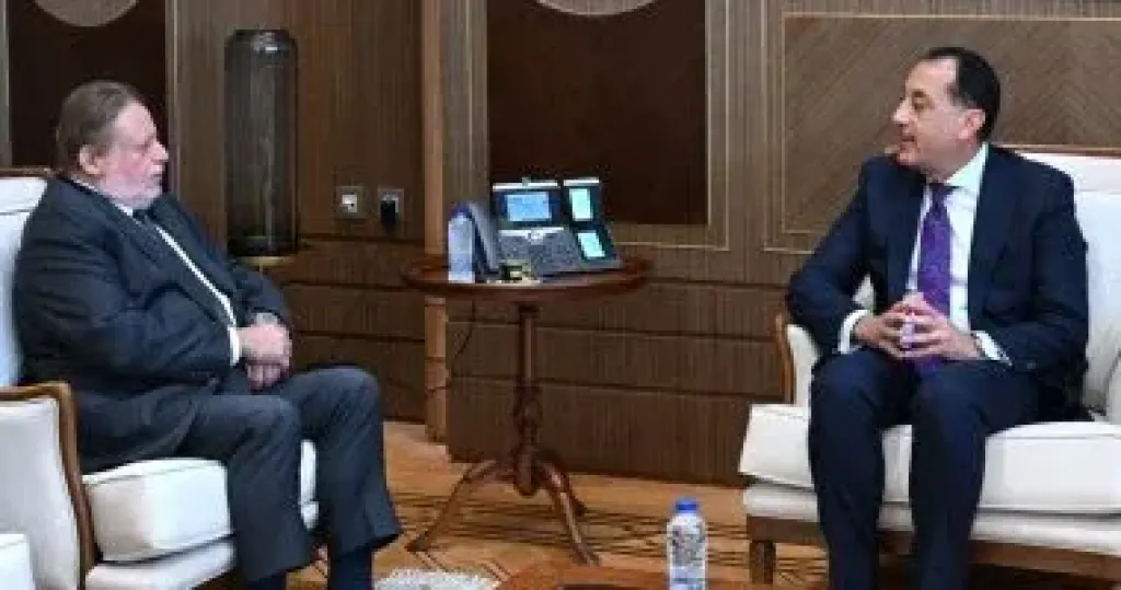 رئيس الوزراء يلتقى محافظ البنك المركزى لمتابعة جهود التنسيق فى عدد من الملفات