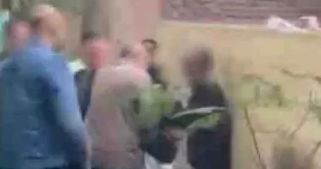 مشادة داخل مقابر بالقليوبية تكشف خلافاً على التقسيم ونقل رفات موتى