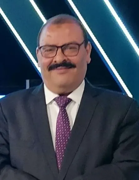 عمران  يطالب  بتعميم  مبادرة  الجيزة  لتكريم  النماذج  الطيبة من  الطلاب  والمدرسين