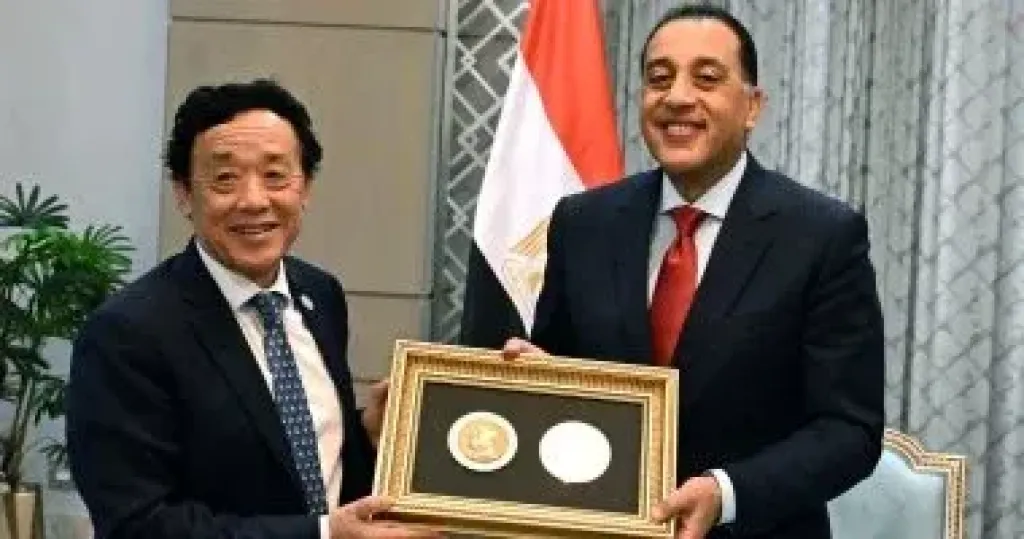 مدبولى يتسلم ميدالية أغريكولا أرفع أوسمة (الفاو) الممنوحة للرئيس السيسي