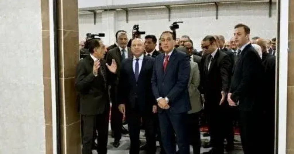 رئيس الوزراء يتفقد مشروع رفع كفاءة مركز تكنولوجيا دباغة الجلود بالروبيكي