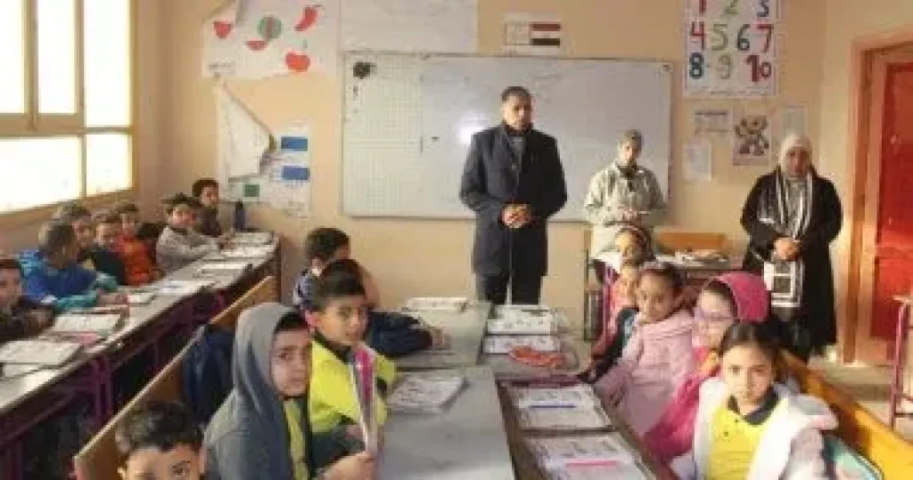 وكيل وزارة التعليم بالجيزة يتفقد عددا من المدارس لمتابعة مستوى الانضباط