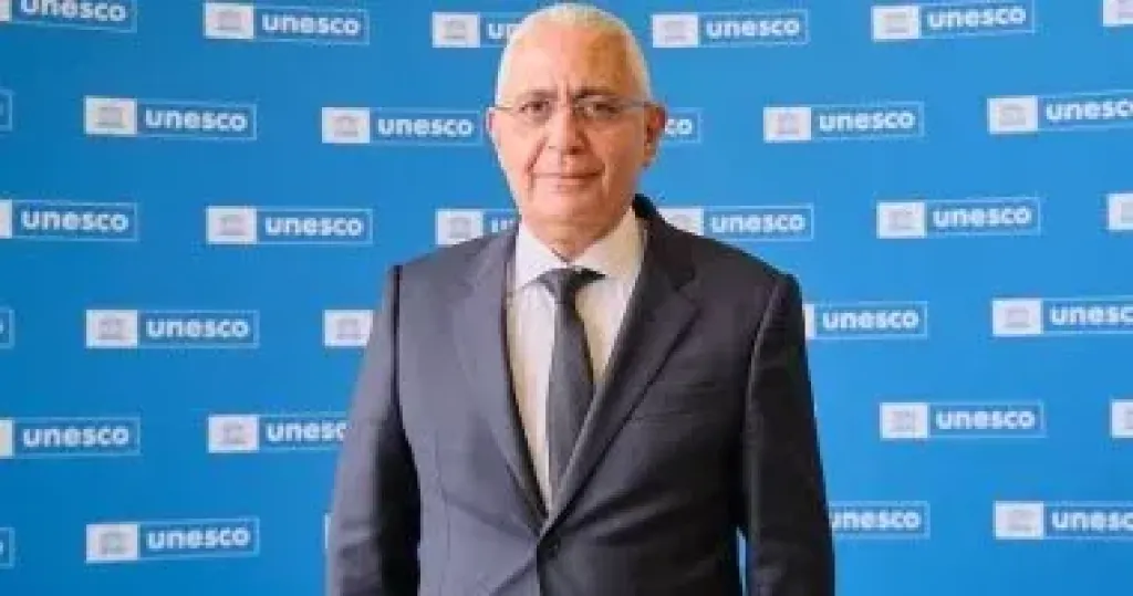 سفارة مصر لدى باريس تكشف تطورات غرق مكتبة الآثار المصرية فى اللوفر