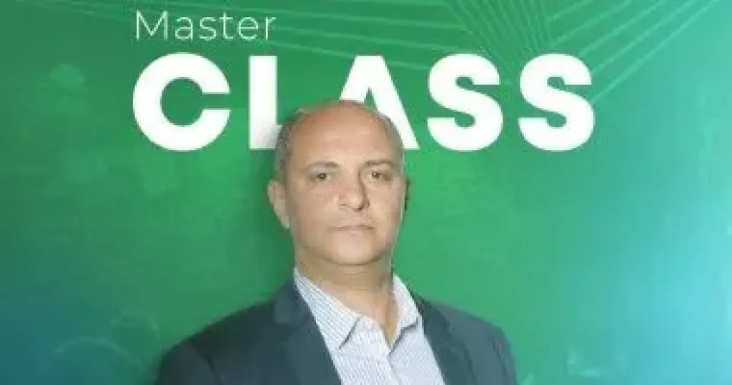 محمد هشام عبية يقدم ماستر كلاس بمهرجان القاهرة الدولى للفيلم القصير