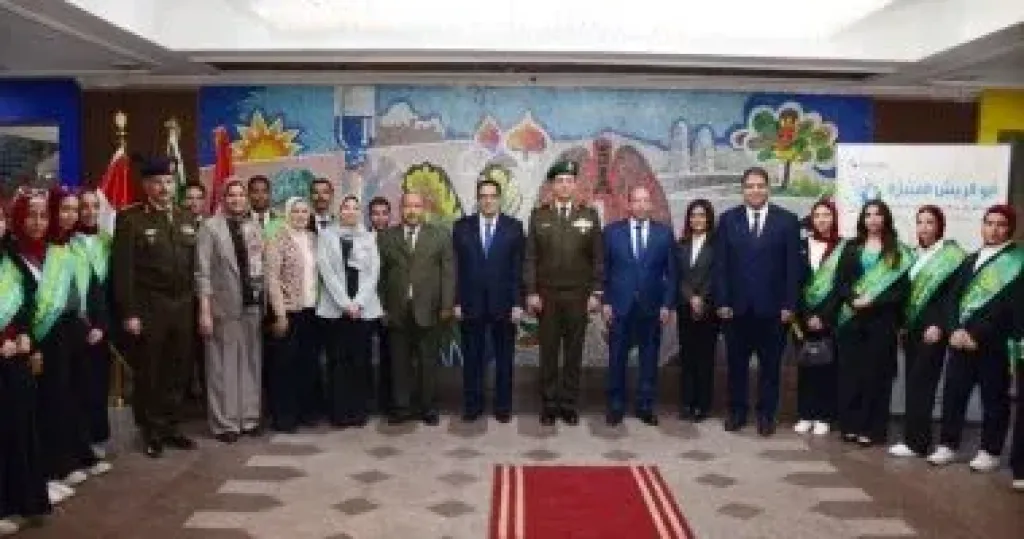 قوات الدفاع الشعبى تنظم زيارة لعدد من طلبة جامعة القاهرة ومدارس التأسيس العسكرى لمستشفى أبو الريش