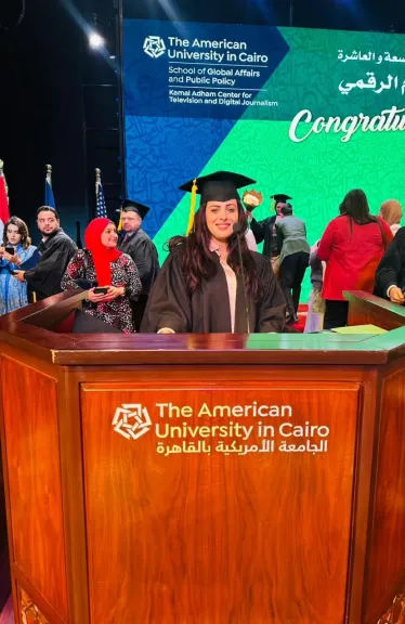 الجامعة الأمريكية تكرّم الكاتبة الصحفية مي حجي لحصولها على دبلوم الدراسات  العليا في الإعلام الرقمي