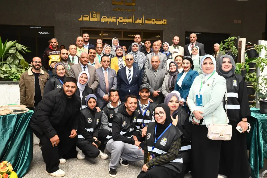 الدكتور المنشاوي يفتتح معرض ”التدوير البيئي المستدام” ضمن فعاليات الملتقى العلمي