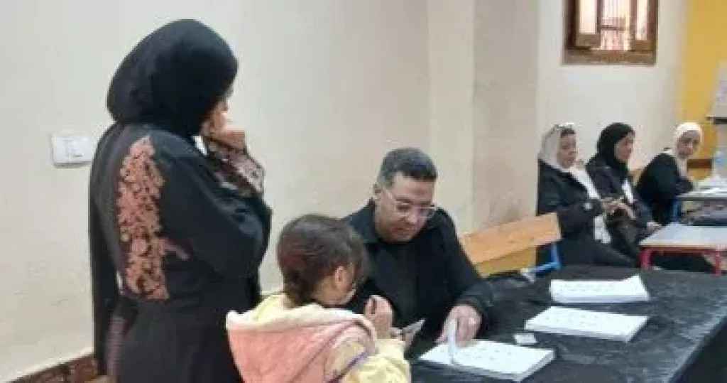 استمرار توافد المواطنين على لجان الوراق وطناش للتصويت بانتخابات النواب