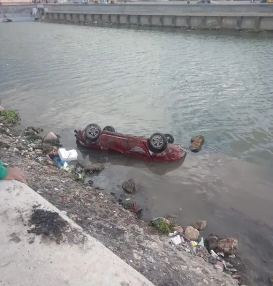 مصرع شخص وإصابة 4 آخرين إثر سقوط سيارة ملاكي بترعة المحمودية بكفر الدوار