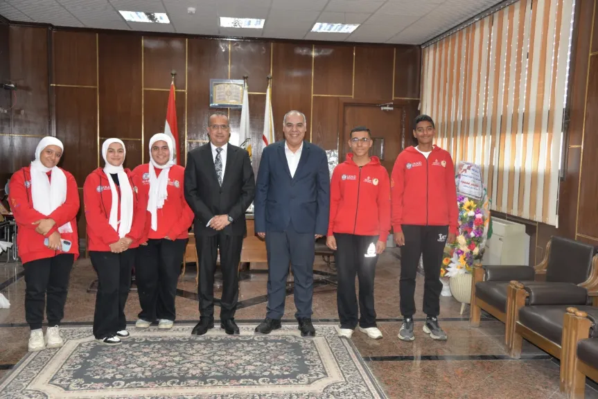 كلية الطب بجامعة أسيوط تستضيف طلابا من مدرسة أحمد أبو ضيف التكنولوجية