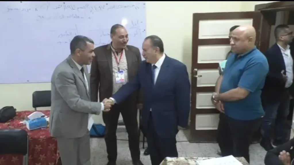 محافظ أسيوط يتفقد اللجان الانتخابية بحي غرب في جولة مسائية ويطمئن