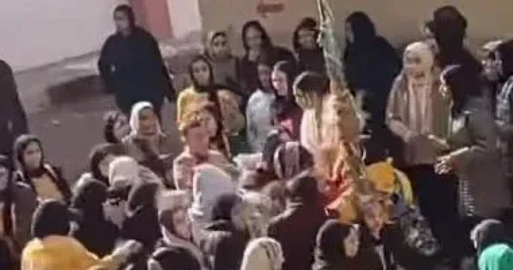 بسبب مشاجرة.. فصل 6 طالبات ثانوي في الزقازيق