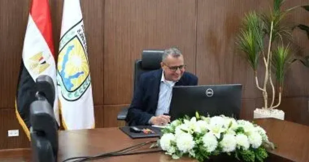 محافظ جنوب سيناء يناقش مشروع تحديث المخطط الاستراتيجى لمدينة طور سيناء