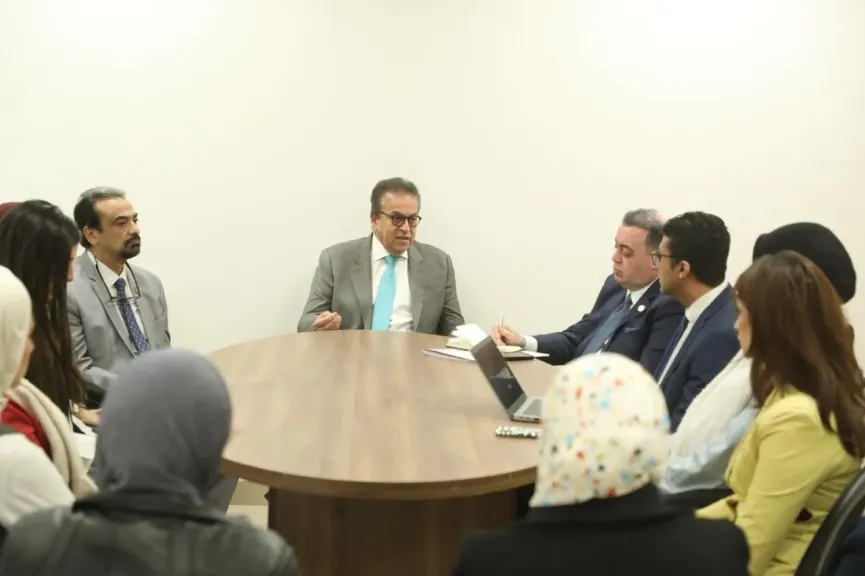 وزير الصحة يتفقد مقر المرصد الإعلامي بالوزارة ويوجه باستخدام أحدث الأدوات التكنولوجية في رصد الشائعات والرد عليها