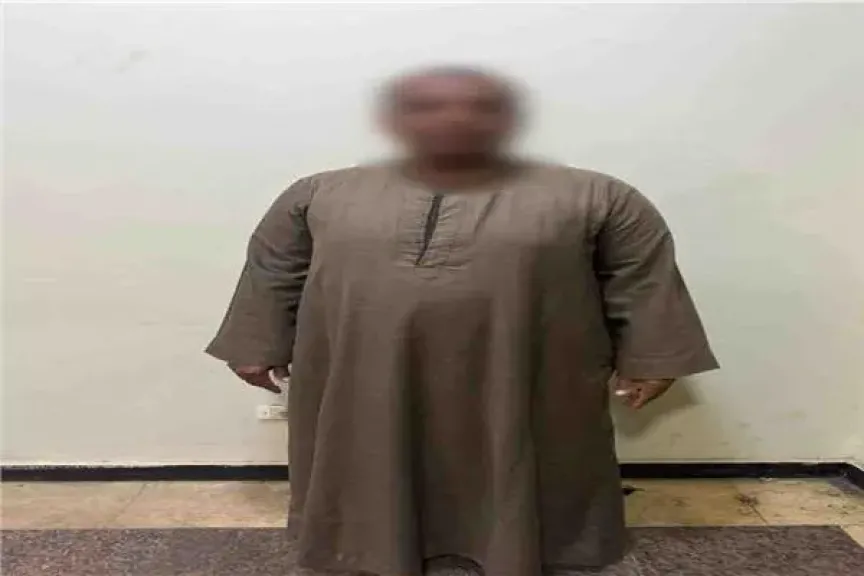 ضبط شخص يحث الناخبين على التصويت لمرشح بأسوان