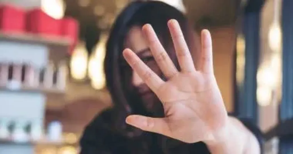 تحريات لكشف ملابسات اتهام سيدة لطالب بالتحرش بنجلتها بمدينة نصر