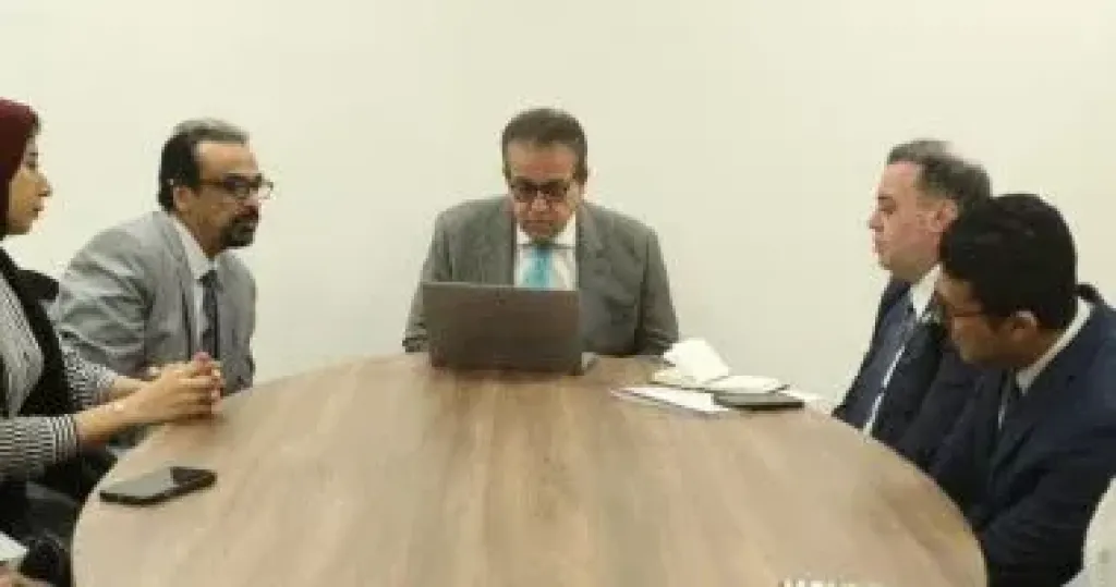 وزير الصحة يتفقد المرصد الإعلامى بالوزارة ويوجه باستخدام أحدث الأدوات التكنولوجية