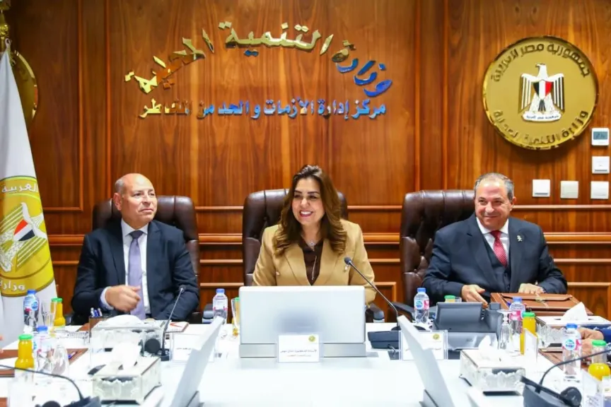 وزيرة التنمية المحلية تناقش مع محافظ القاهرة المرحلة الثانية من تطوير سوق العتبة