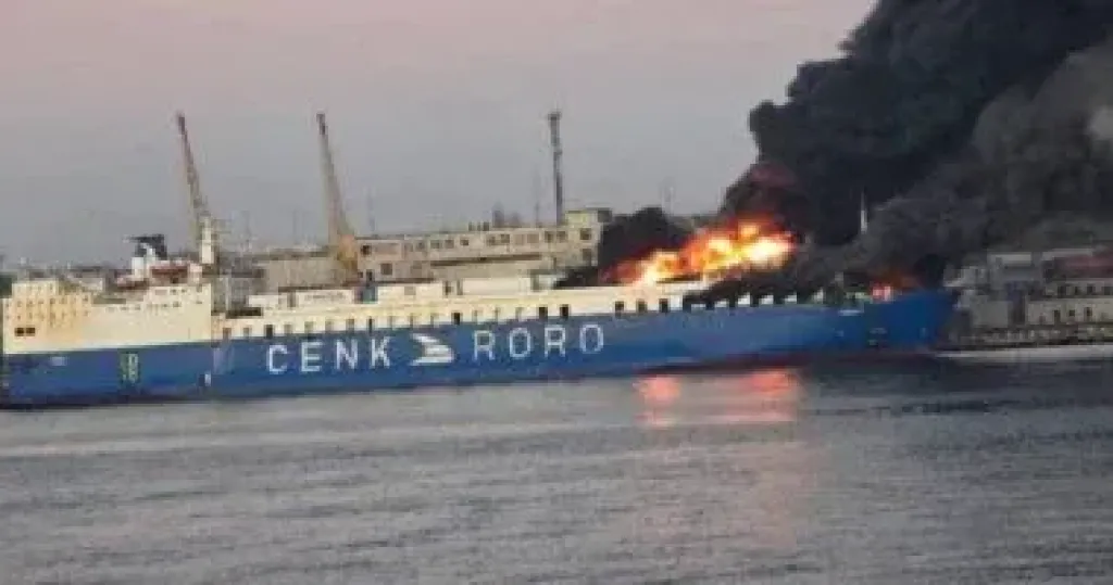 رويترز: اشتعال النيران فى سفينة مدنية بعد هجوم روسى على أوديسا