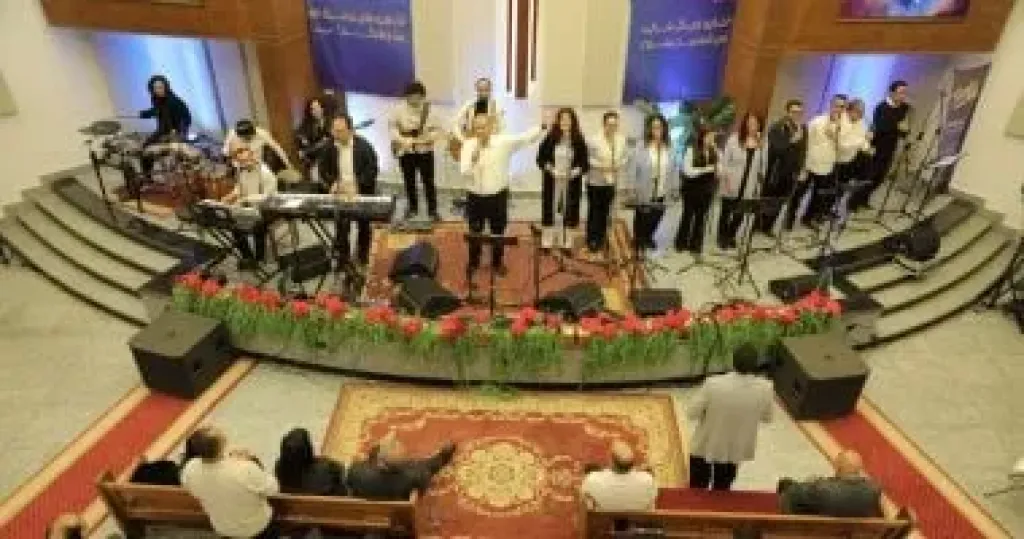 رئيس الطائفة الإنجيلية يفتتح مهرجان عيد الشكر بالكنيسة الإنجيلية في المقطم