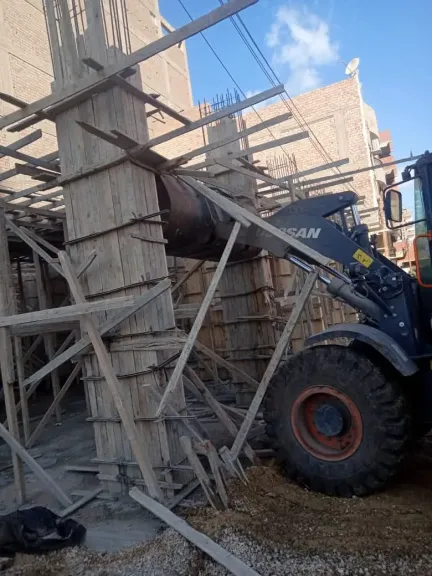 حملة مكثفة لإزالة الإعلانات العشوائية والمخالفة  بشوارع وميادين الفشن بنني سويف