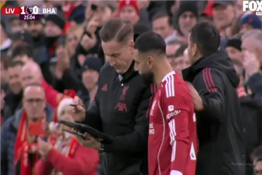 عودة محمد صلاح.. سلوت يدفع بالفرعون أمام برايتون اضطراريًا