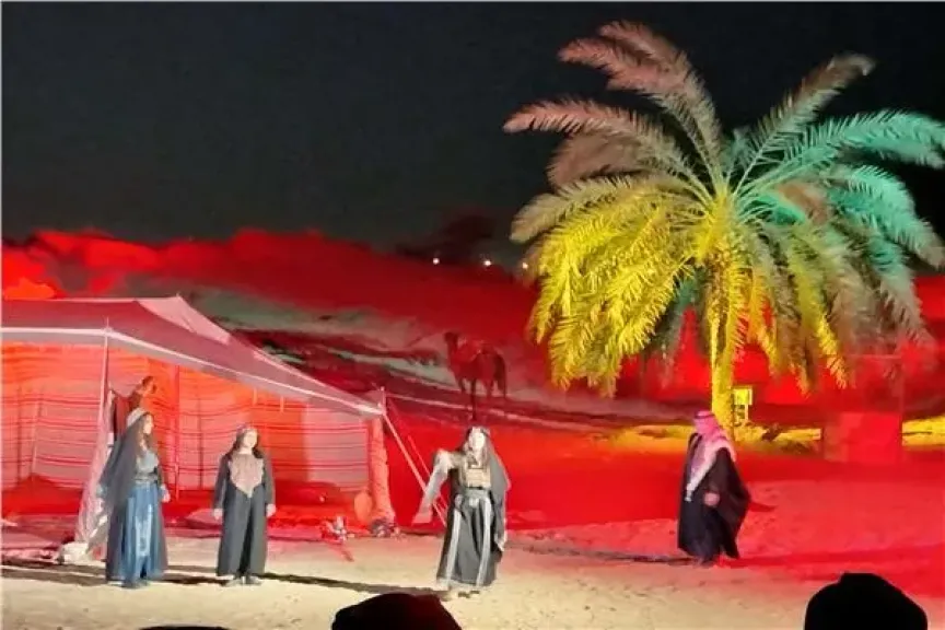 «يازين» حكاية عشق بدوية أردنية بمهرجان الشارقة للمسرح الصحراوي