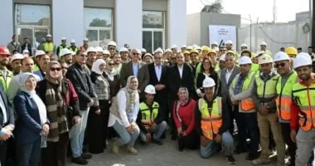 رئيس الوزراء: الحكومة تضع التعليم والصحة وتحسين خدمات المواطن أولوية حاليا