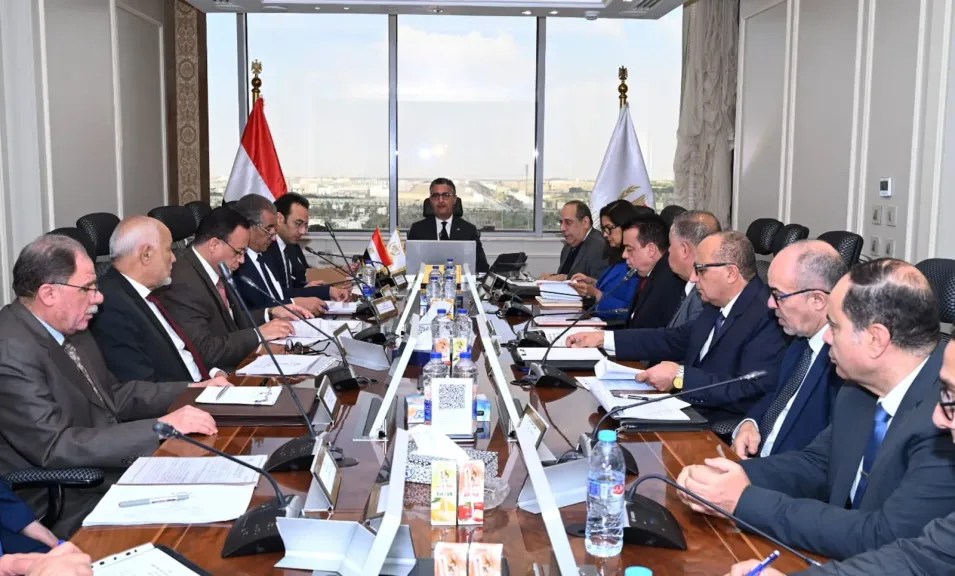 وزير التموين يجتمع مع رؤساء مجالس إدارات شركات المضارب التابعة للشركة القابضة