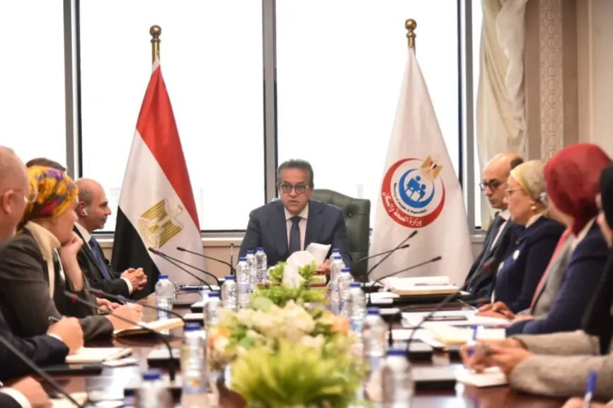 وزير الصحة يلتقي وفد شركة «كلينيلاب» لبحث سبل التعاون في مراقبة مياه الشرب والصرف الصحي|صور